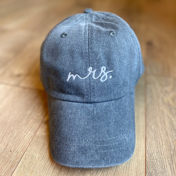 Charcoal Baseball Style Cap Mrs. - Picture 1 of 2